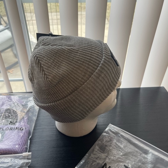 The North Face Ribbed Knit Gray Beanie - Picture 3 of 4